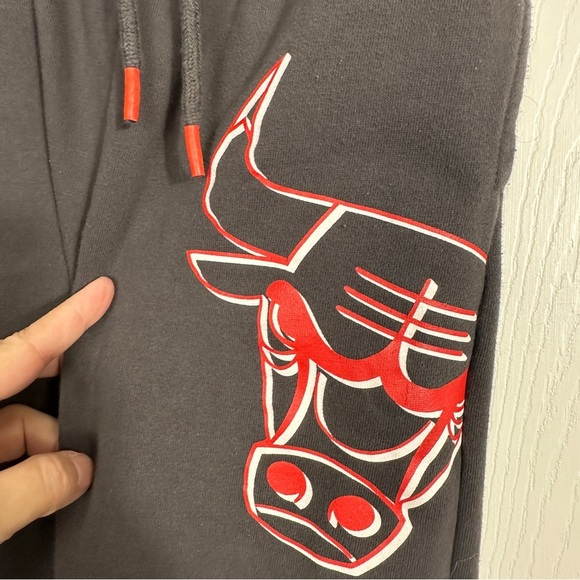 Cotton-On Kids size 8 Chicago Bulls sweatpants, NBA, basketball, team, fan - Picture 6 of 10